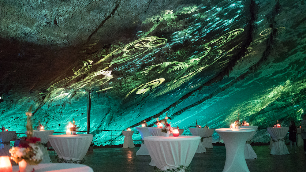 CBC Banque mocht als eerste de vernieuwde feestzaal in het Domein van de Grotten van Han inluiden!